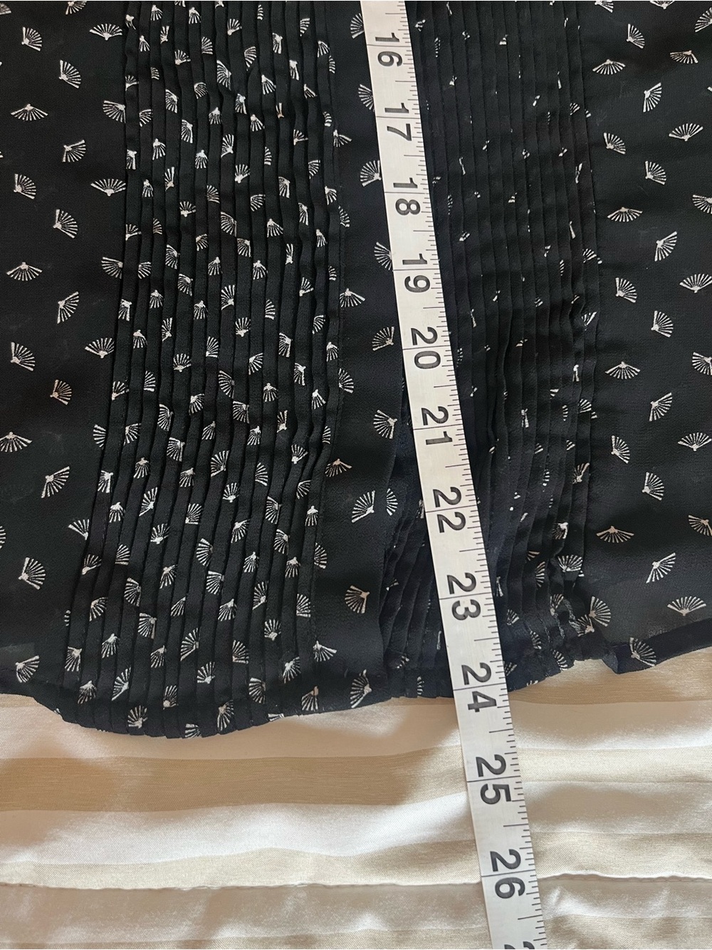 H&M Black Geometric Print Pleated Pintuck Blouse Size 2 - Picture 6 of 10